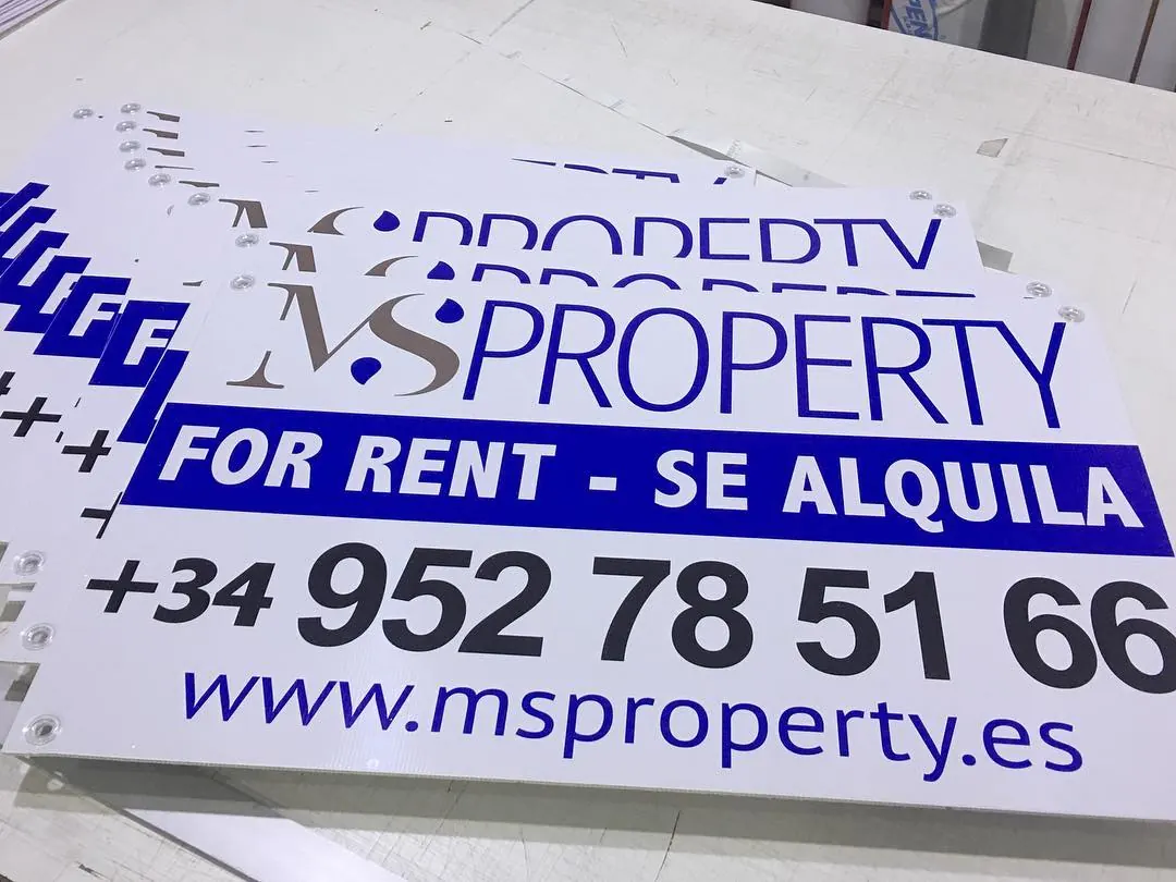 Carteles «For rent / Se alquila» para una inmobiliaria