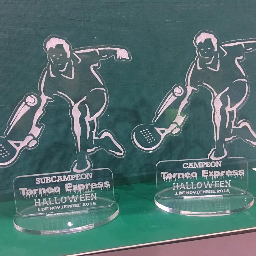 Trofeos de metacrilato grabados