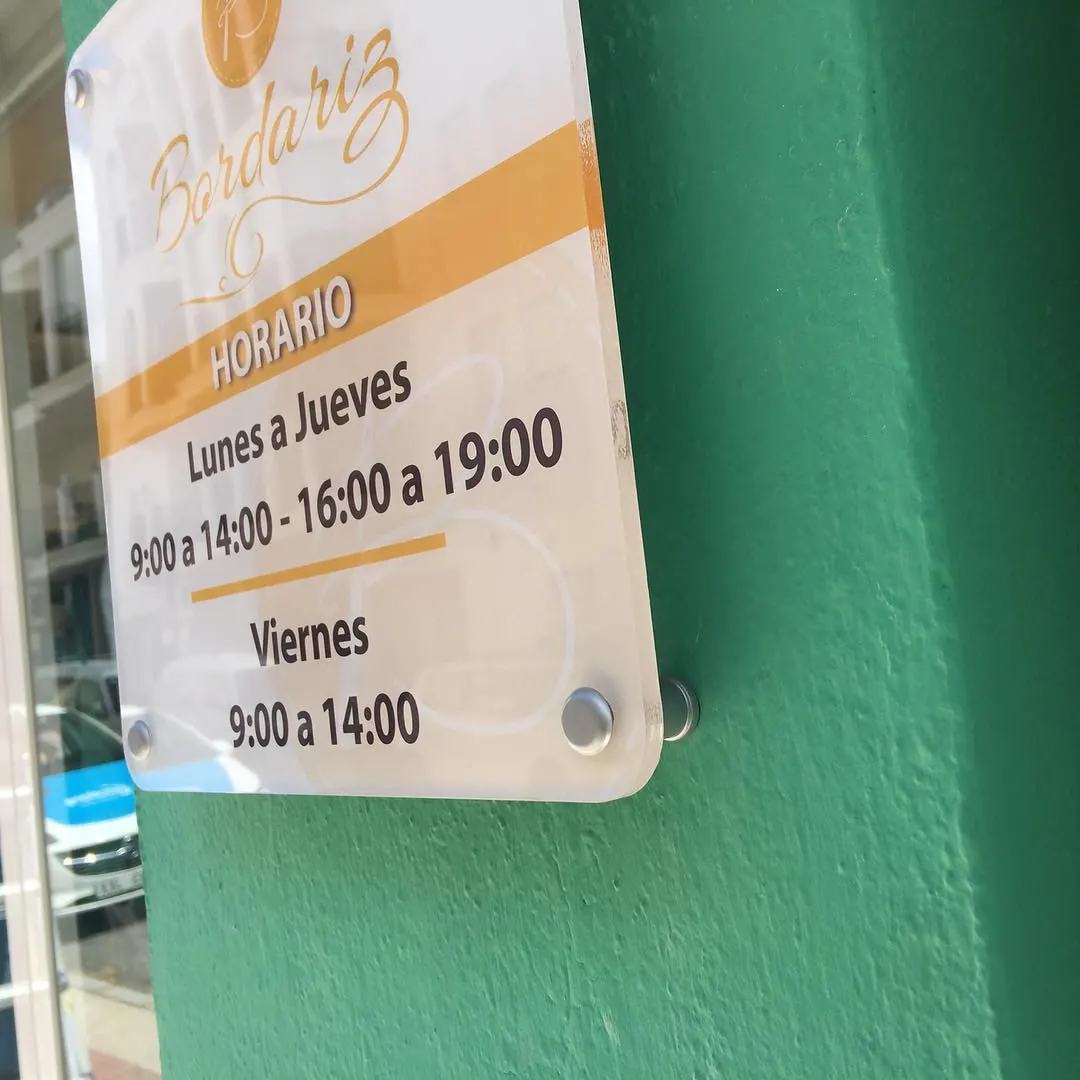 Placa de horario impresa en UV