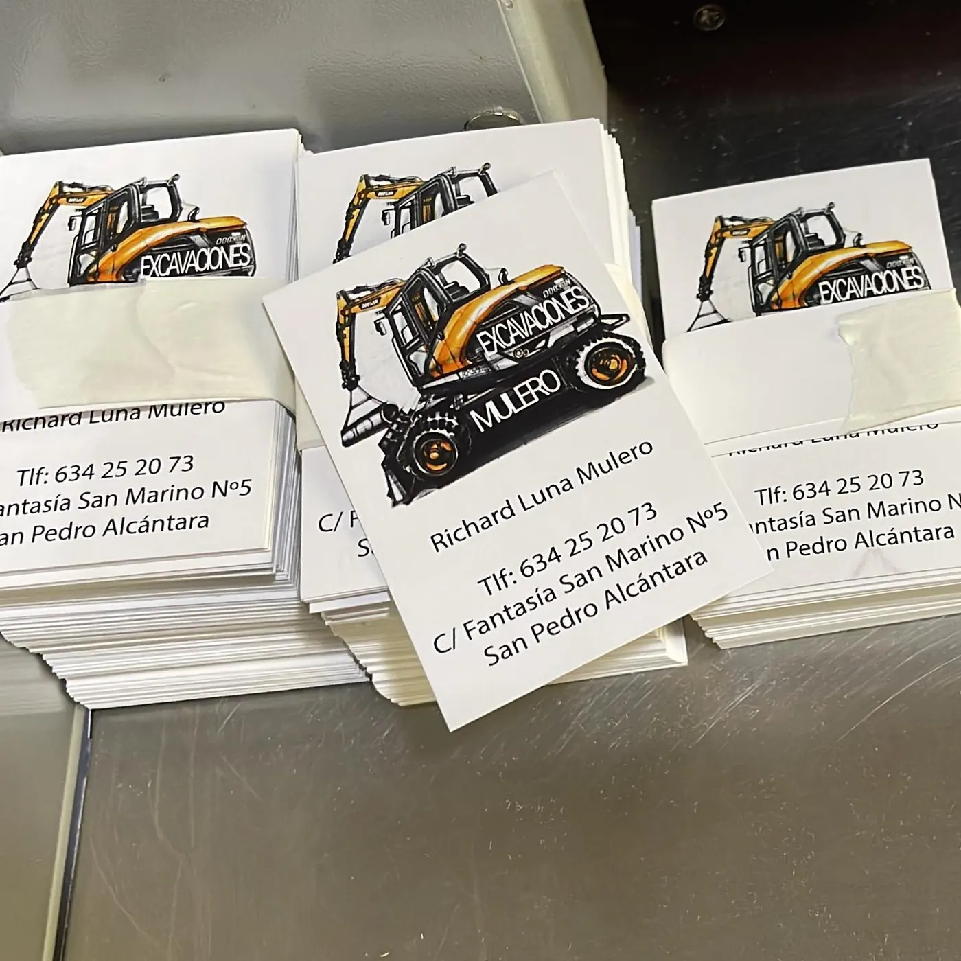 Tarjetas de visita para una empresa de excavaciones de San Pedro Alcántara