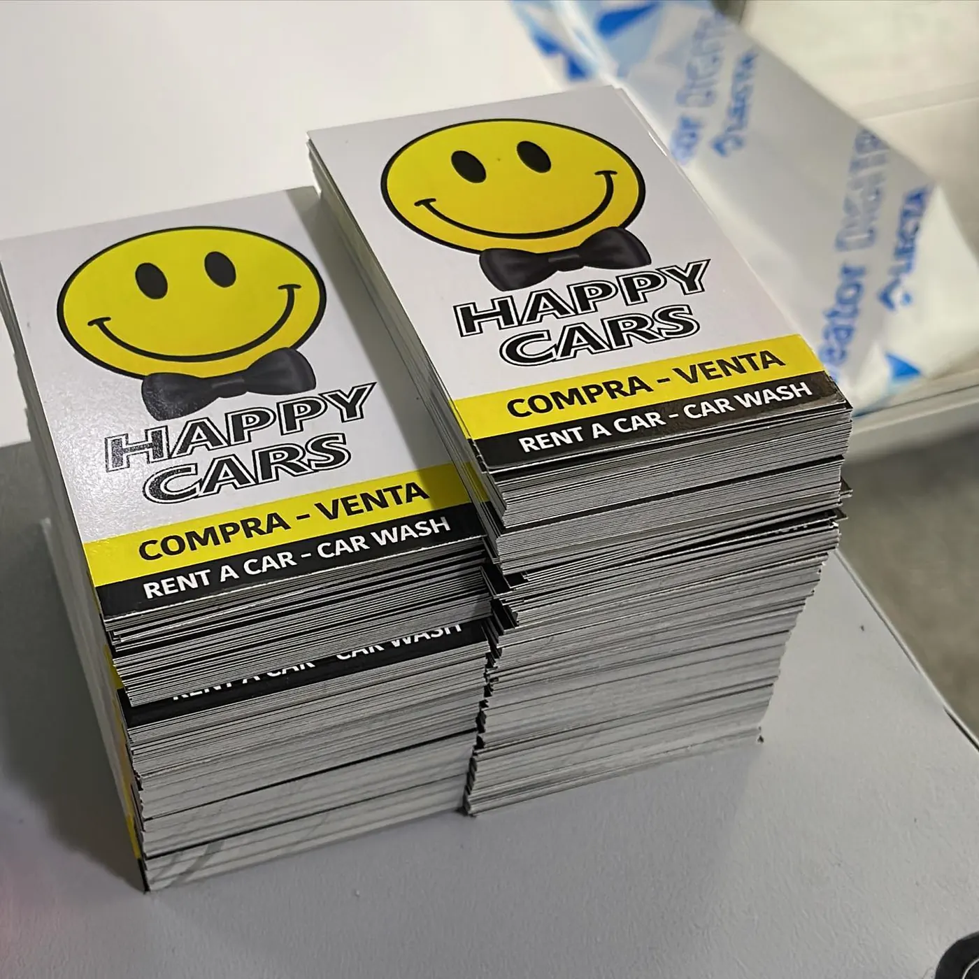 Tarjetas de visita amarillas para un concesionario de coches
